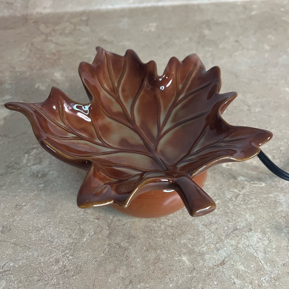 Scentsy Ceramic Maple Leaf Warmer